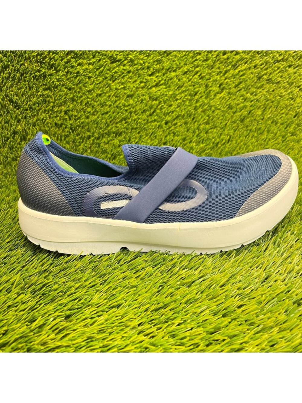 OOFOS OOmg EeZee Low Mens Size 11.5 Blue Casual Walking Slip On Recovery Shoes